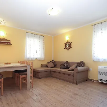 Дом отдыха Mit Privatpool Fuer 6 Personen Ca 70 Qm In Pula, Istrien Istrische Riviera