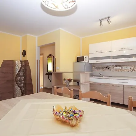 Mit Privatpool Fuer 6 Personen Ca 70 Qm In Pula, Istrien Istrische Riviera Пула