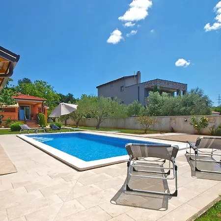 Mit Privatpool Fuer 6 Personen Ca 70 Qm In Pula, Istrien Istrische Riviera Дом отдыха Пула