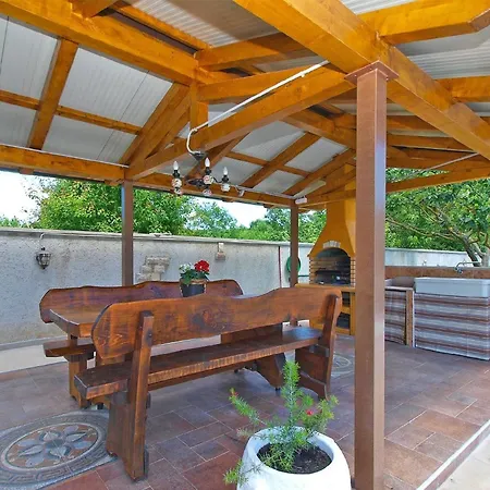 Mit Privatpool Fuer 6 Personen Ca 70 Qm In Pula, Istrien Istrische Riviera Дом отдыха